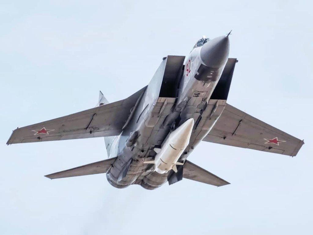 Самолет МиГ-31К с авиационно-ракетным комплексом «Кинжал» фронтового применения